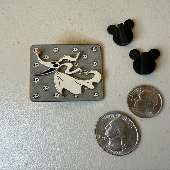 Disney Pin Zero Flying Jack Faces Dots NBC Nightmare Before Christmas Pin on Pin - Picture 5 of 7